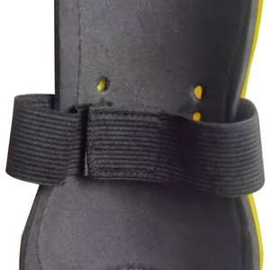 Protège-tibias de football robustes de haute qualité Conception de couleur personnalisée pour la protection d'entraînement - Product Image 6