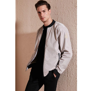 เสื้อแจ็คเก็ตบอมเบอร์แบบซับลิเมชั่นสั่งทำพิเศษสำหรับผู้ชาย พิมพ์ลายเต็มตัว สไตล์วาร์ซิตี้ น้ำหนักเบา สตรีทแวร์ เสื้อแจ็คเก็ตบอมเบอร์แบบซับลิเมชั่นสำหรับผู้ชาย - Product Image 5