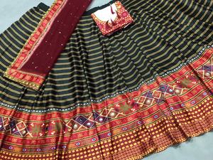 Lehenga Choli-ropa étnica india para boda, ropa de trabajo de bordado de seda italiana pesada, con Dupatta, distribuidor y distribuidor indio - Product Image 5