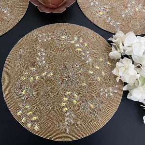 Sous-plat moderne en satin et mosaïque perlée pour la décoration de table à la maison, pour un banquet ou un mariage/dîner, à un prix avantageux - Product Image 3