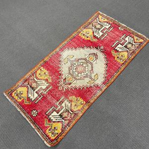 Rug, 1.6x3.3 ft Vintage Rug, <b>Red</b> Floral Rug <b>Wool</b> - Product Image 3