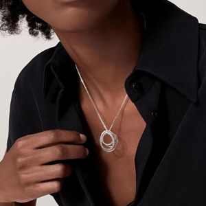 Collar con colgante de círculo entrelazado para mujer, cadena de plata de ley 925, collar de 4 generaciones de diamantes creados en laboratorio - Product Image 2