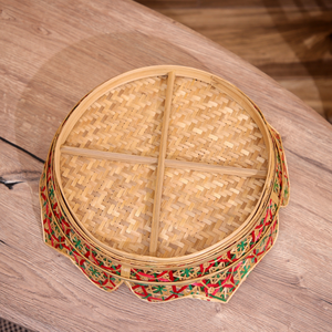 Plateau décoratif en bambou tissé à la main coloré Plateau de service rond en bambou Décoration d'intérieur - Product Image 5