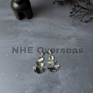 Boucles d'oreilles en corne naturelle véritable, fabriquées à la main avec soin |   Bijoux légers et élégants en corne de buffle |   Fabriqué avec soin par Careby NHE Overseas - Product Image 2