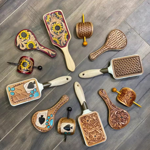 Exclusivo diseñador de la vendimia Tooled Leather Travel Vanity Sets Of Bamboo Paddle Hairbrush Leather Hand Mirror & Hair Barrettes - Product Image 4