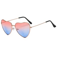 Lunettes de soleil en forme de coeur en métal rétro pour femmes avec patchs océan coeur pêche lunettes à la mode