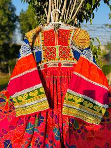 Vestido de fiesta Kuchi Vintage de excelente calidad de Afganistán/Pakistán Kochi tradicional con decoración de encaje Patrón sólido Qj Impex - Product Image 4