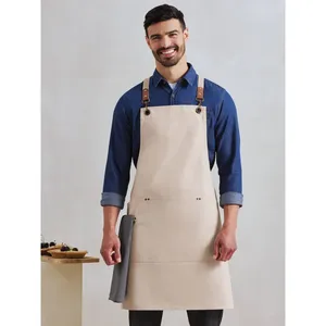 Solución de merchandising sostenible con clip y broche para delantales - Product Image 1