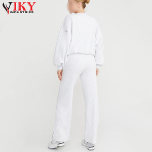 Chándal de mujer de alta calidad, nuevo diseño personalizado, estampado de logotipo, lavable a máquina, chándal de estilo acampanado para mujer de VIKY INDUSTRIES - Product Image 2