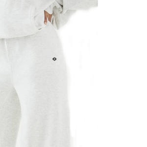 ชุดวอร์มผู้หญิงผ้าฟลีซ ทรงตรง เสื้อสเวตเชิ้ตและกางเกงขายาว เนื้อผ้านุ่ม สั่งผลิตแบบ OEM แบรนด์ส่วนตัว จำหน่ายจำนวนมาก - Product Image 3