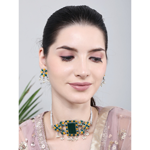 Collier ras du cou rectangulaire vert et jaune avec grande pierre et motif floral pour les occasions de mariage - Product Image 3