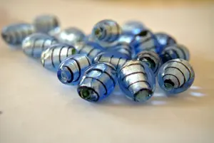 Cuentas de cristal de 13mm hechas a mano, versátil patrón ovalado plateado y negro para entusiastas del bricolaje, elegantes y cuentas de cristal murano - Product Image 4