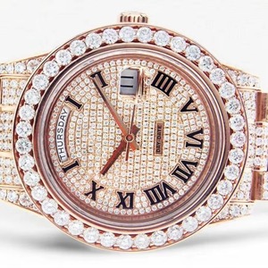 Montre de luxe Mossinate en acier inoxydable doré à la demande avec diamants Montre-bracelet à quartz pour hommes disponible à la vente - Product Image 1