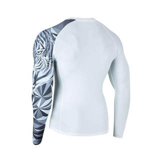 Equipo de entrenamiento de lucha de buena calidad personalizado para hombres Rash Guard MMA Rash Guard en precio razonable - Product Image 3