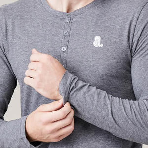 Camiseta Henley Casual de Manga Larga al por Mayor, Lisa, con Logotipo Personalizado en la Parte Delantera, Talla Grande, Transpirable, Ajustada, de Algodón y Fibra de Bambú - Product Image 2