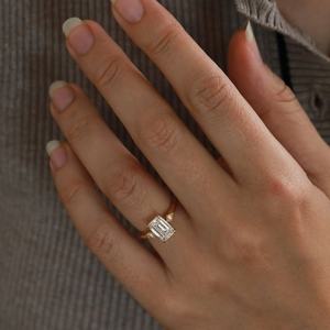 Bague de fiançailles en moissanite taille émeraude de luxe, sertie or, platine ou argent, avec pierres latérales vintage, prix d'usine - Product Image 5