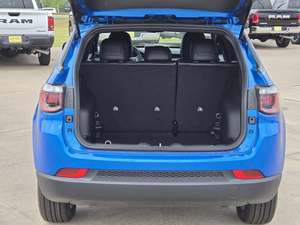 Jeep Compass Latitude 2025, Bien Cuidado y Limpio - Product Image 5