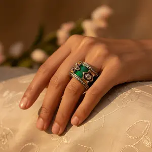 Anillo de Diamantes con Esmalte Esmeralda, Joyería Única con Baño de Oro, Anillos de Moda - Product Image 2