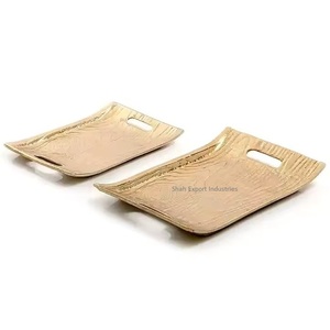 Ensemble de 2 plateaux de service décoratifs en métal avec poignée pour table à manger maison salade petit déjeuner plateau de service en or fini - Product Image 3