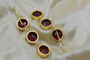 Pendientes de tuerca chapados en oro de nuevo diseñador, venta al por mayor, Pendientes chapados en oro de 18 quilates hechos a mano para mujer - Product Image 5