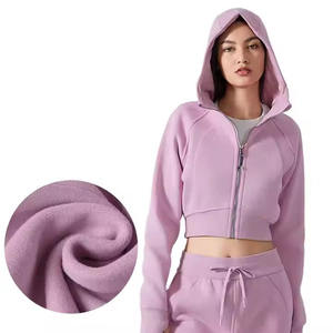 Venta al por mayor de dos piezas Crop Top Sudadera con capucha y pantalones de chándal para las mujeres logotipo personalizado de punto de gran tamaño Jersey recortado con capucha Conjunto de las mujeres - Product Image 2