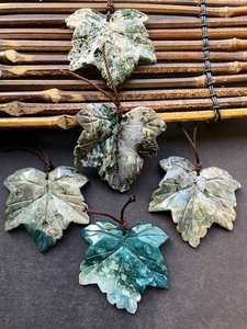 Pendentif en pierre précieuse de jaspe d'océan sculpté à la main bijoux en pierre naturelle conception de feuille d'érable 52x60mm cadeau artistique - Product Image 3