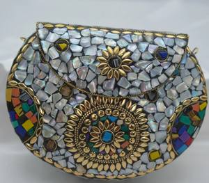 Pochette à main élégante et compacte pour femmes pour les occasions de soirée - Product Image 1