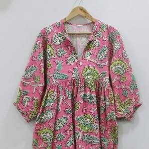 Robe d'été bohème colorée en pur coton écologique, imprimé floral indien, longueur midi, respirante, taille naturelle, élégante pour le quotidien - Product Image 2