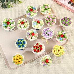Bouquet miniature créatif fait main au crochet, porte-clés bijou mignon pour la Saint-Valentin et la fête des enseignants - Product Image 1