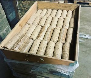 Briquetas de madera de alta calidad, suministro a granel a precio de descuento al por mayor con entrega rápida garantizada - Product Image 2