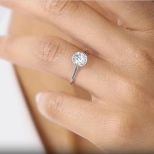 Bague de fiançailles en diamant de laboratoire rond de 10 carats, clarté VS1, couleur F, 6,5 mm, solitaire avec certificat IGI pour mariage - Product Image 2