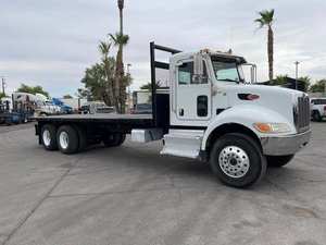 Camión de Plataforma Plana Usado, Listo para Trabajar, Peterbilt 348 de 2014, Eje Tándem, 24 pies - 350HP, Transmisión Automática Allison de 6 Velocidades, Entrega Puerta a Puerta - Product Image 4