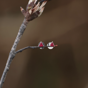 Orecchini a Perno Classici da Donna in Argento Sterling 925 Placcato Rodio - Trendy con Rubino Naturale Taglio Trillion da 4,5mm, Idea Regalo - Product Image 3