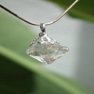 Collier de quartz brut de pétrole naturel, collier de chaîne en argent sterling 92.5, pierre précieuse brute naturelle non traitée, cristal - Product Image 1