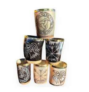 Elegante Vaso Curvo de Cuerno de Búfalo Natural Pulido de Alta Calidad, Ecológico, Color Natural Rico, Presentación de Bebidas con Estilo, Bajo Costo - Product Image 1