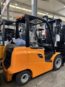 Chariot élévateur diesel robuste avec pompe et moteur de boîte de vitesses - Capacité de charge de 200 kg, portée de levage de 3 m à 6 m - Product Image 2