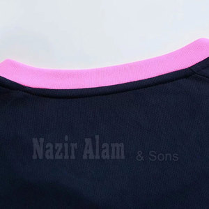 Tenue de football moderne en tissu à séchage rapide, coupe confortable, idéale pour les entraînements, les matchs et les performances sportives d'équipe - Product Image 3