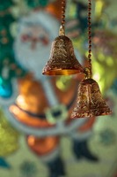 Ornamen Lonceng Gantung Logam Kustom untuk Pohon Natal Gaya Modern Warna Sesuai Pesanan Tahan Lama Ramah Lingkungan Dekorasi Rumah Pesta