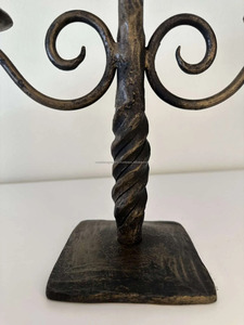 Candelabro antiguo vintage Candelabro para tres velas Candelabro de pie Candelabro de metal de hierro forjado Candelabros - Product Image 3