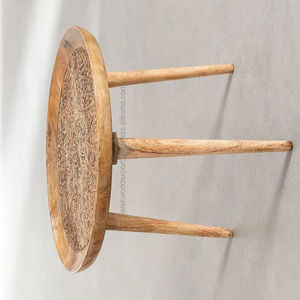 Mesa de Centro Redonda de Madera Natural Hecha a Mano, Mesa Auxiliar con Tallado Floral, Mueble Pequeño de Madera, Trabajo Increíble de FWE - Product Image 1