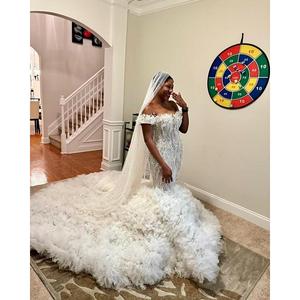 Robe de mariée sirène moderne en plumes d'ivoire avec longue traîne, taille XL personnalisable, décorée de perles et de dentelle, style classique et simple - Product Image 1