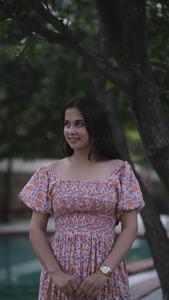 Vestido hasta la pantorrilla/Midi Rosa acampanado para mujer con cuello cuadrado con estampado floral Manga corta de estilo modesto y bonito - Product Image 6