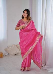 Saree en soie Gold Crush Premium avec des fils à broder lourds Codding et paillettes fonctionnent parfaitement pour la saison des mariages - Product Image 3