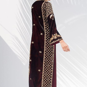 Robe longue brodée de styliste KURTA avec pantalon embellissant les perles de verre en cristal, DABKA pour le travail de fête @ 2023 - Product Image 1