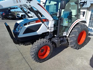 รถแทรกเตอร์ฟาร์มขนาดเล็ก CAT CT5555 ปี 2020 ขับเคลื่อนด้วยระบบไฮดรอลิก 4 ล้อ 55 แรงม้า  ที่เชื่อถือได้ พร้อมมอเตอร์และลูกปืน - เครื่องจักรกลการเกษตร - Product Image 4