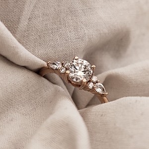 Bague en or rose 14K 18K avec diamant brillant cultivé en laboratoire certifié IGI HPHT CVD VVS1, taille brillant, 1CT 3CT 5CT, sertissage en canal, bijoux fins - Product Image 4