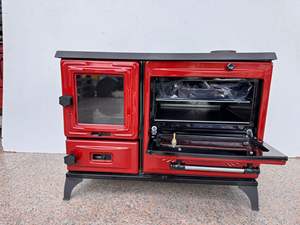 Poêle à bois en fonte avec four – Élégance classique, confort moderne - Product Image 4