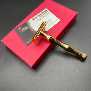 Maquinillas de afeitar en húmedo chapadas en oro para hombre, hoja intercambiable con logotipo personalizado, maquinilla de afeitar de doble filo de acero inoxidable de tres piezas - Product Image 1