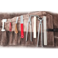 Herramientas de cuero hechas a mano para habitación de tachuelas, billetera enrollable, juego de herramientas Hilmar Premium con funda de cuero, herrajes para caballos