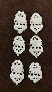 Broches de hueso inspirados en la naturaleza hechos a mano Woodland Elegance. Ideal para coleccionistas de joyas amantes de la moda artesanal - Product Image 3